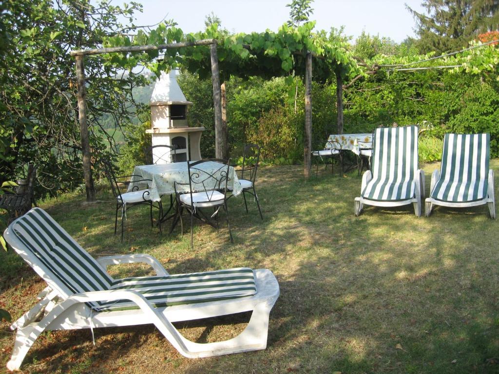 Agriturismo Cascina Serra Cossano Belbo Exterior photo